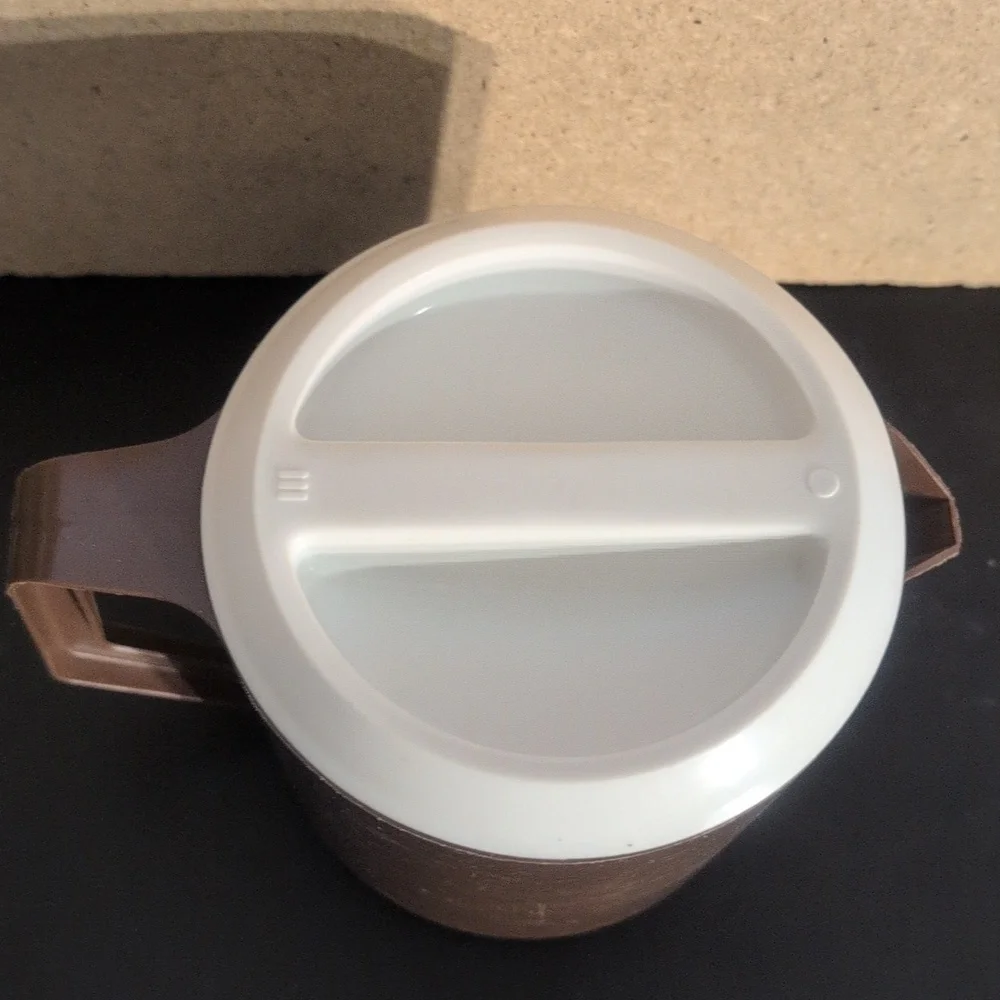 Vintage Rubbermaid 1 1/2 Quart Pitcher - Picture 5 of 11